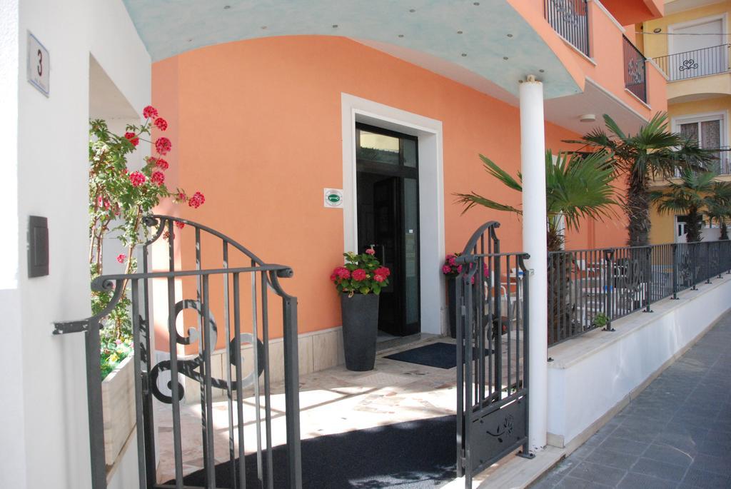 Hotel Cristall San Benedetto del Tronto Ngoại thất bức ảnh