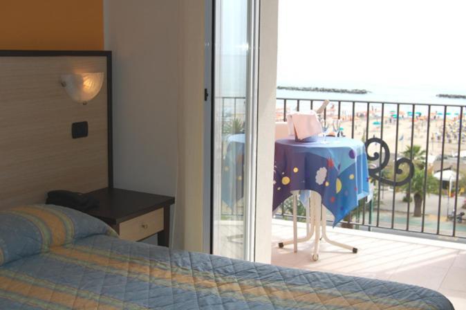 Hotel Cristall San Benedetto del Tronto Ngoại thất bức ảnh
