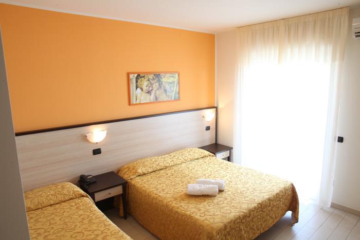 Hotel Cristall San Benedetto del Tronto Ngoại thất bức ảnh