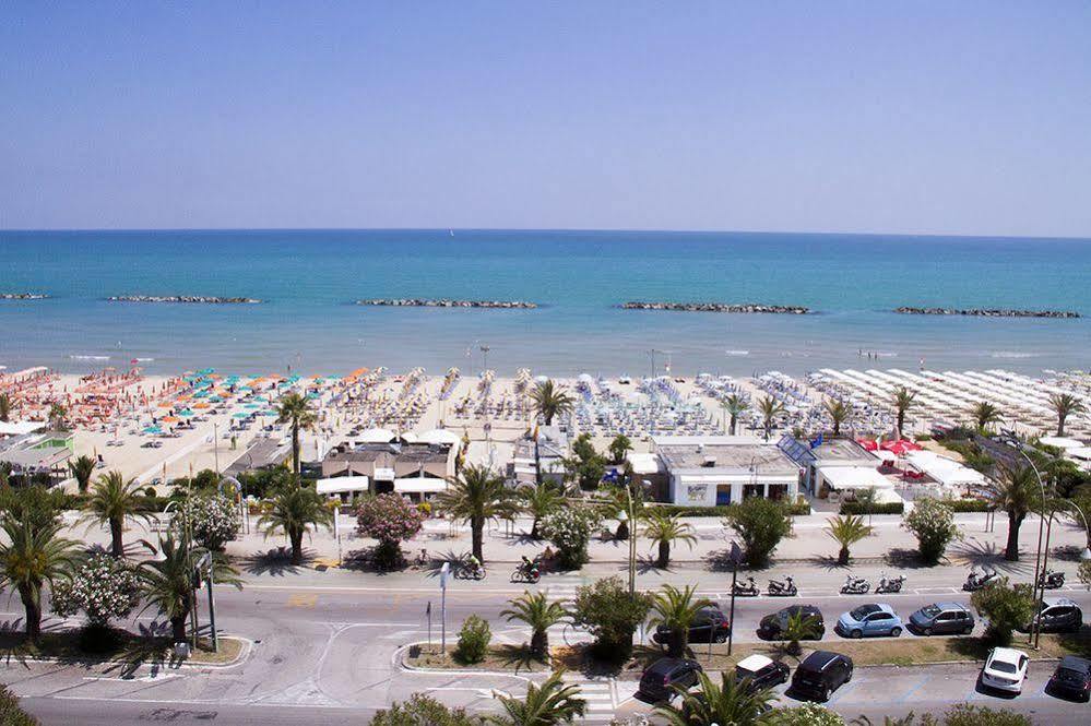 Hotel Cristall San Benedetto del Tronto Ngoại thất bức ảnh