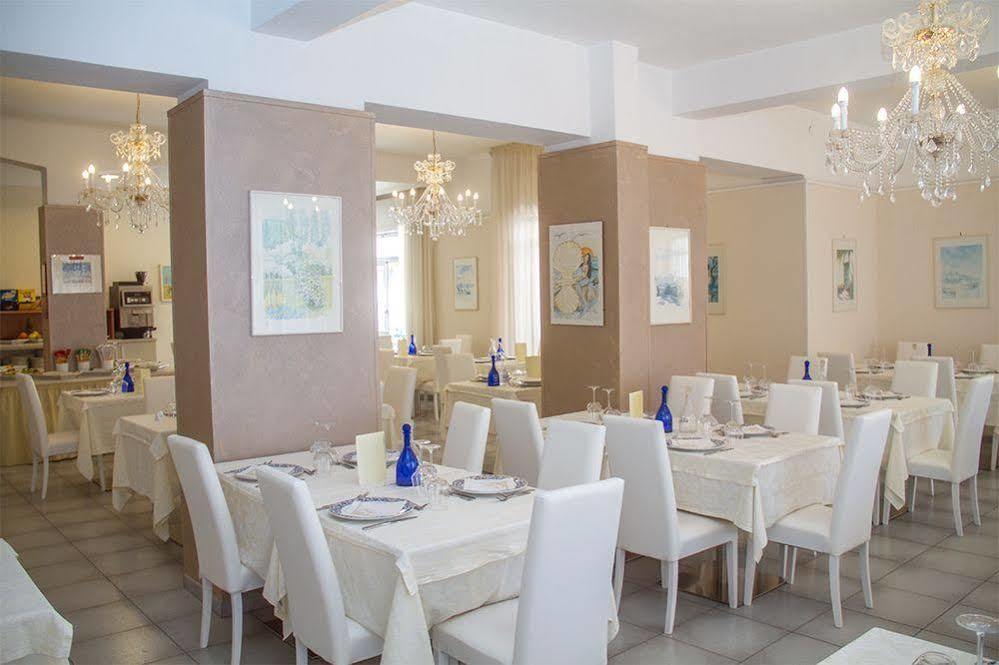 Hotel Cristall San Benedetto del Tronto Ngoại thất bức ảnh